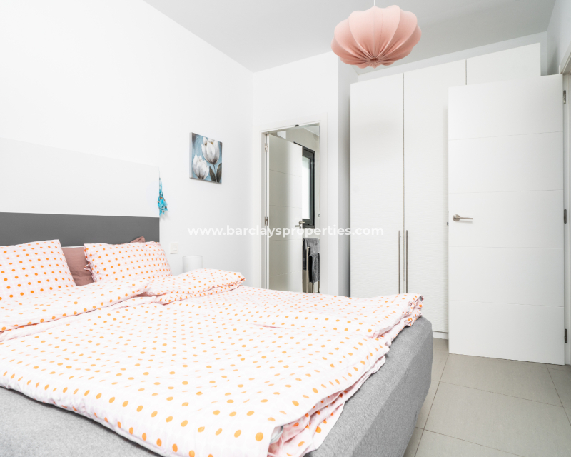 Resale - Freistendhe Villa - Urb. La Marina