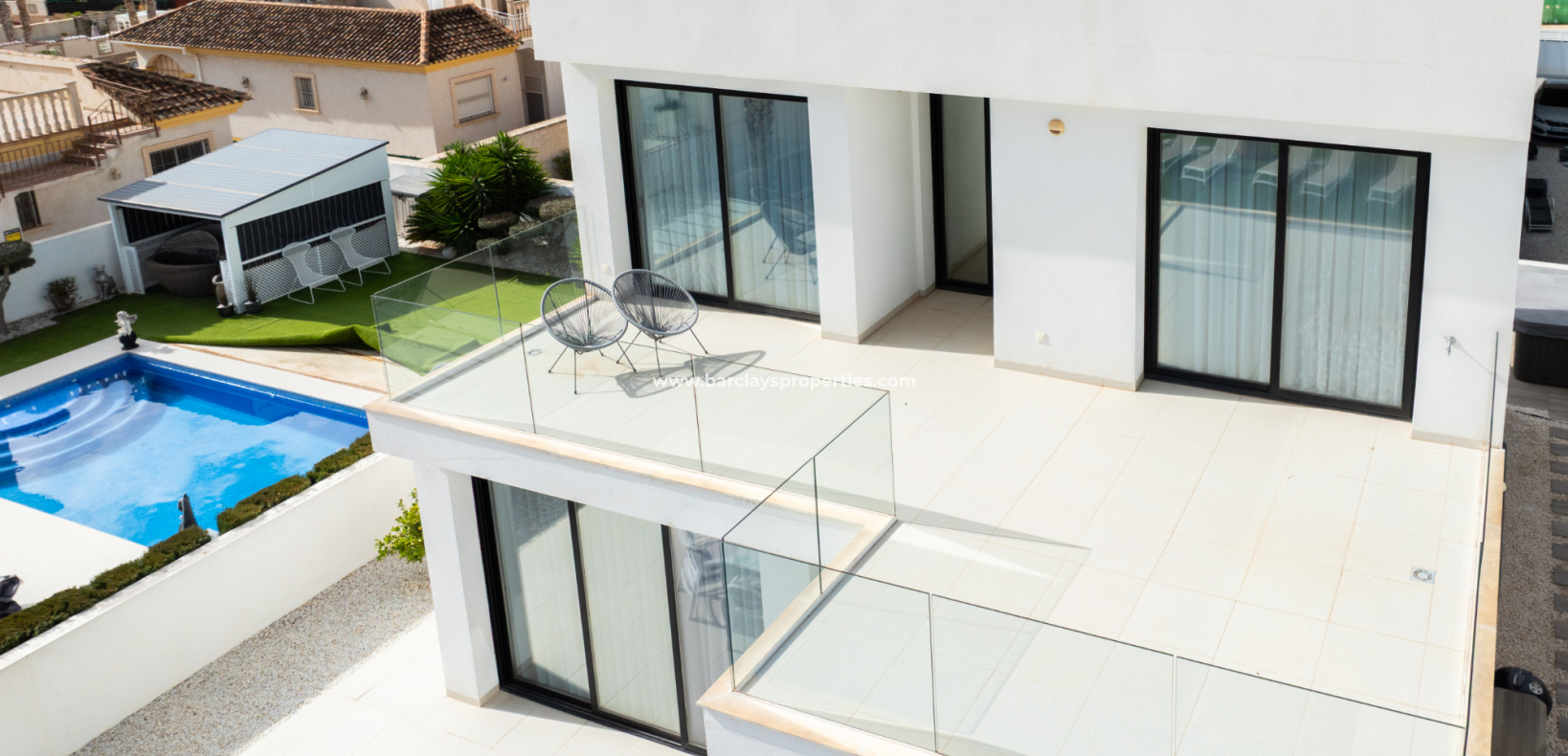 Resale - Freistendhe Villa - Urb. La Marina