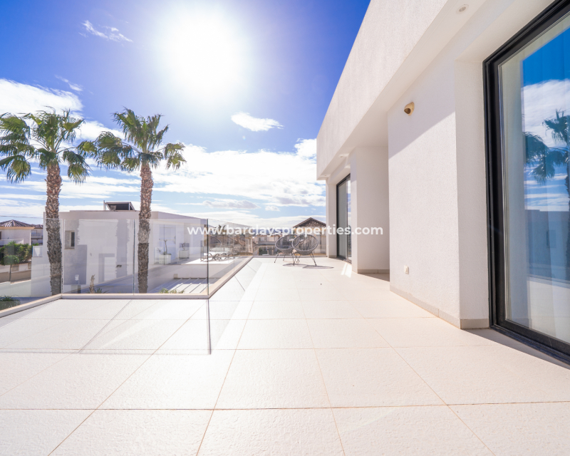 Resale - Freistendhe Villa - Urb. La Marina