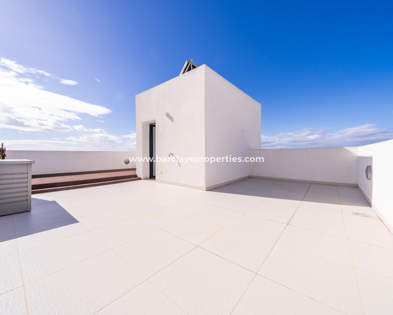 Resale - Freistendhe Villa - Urb. La Marina