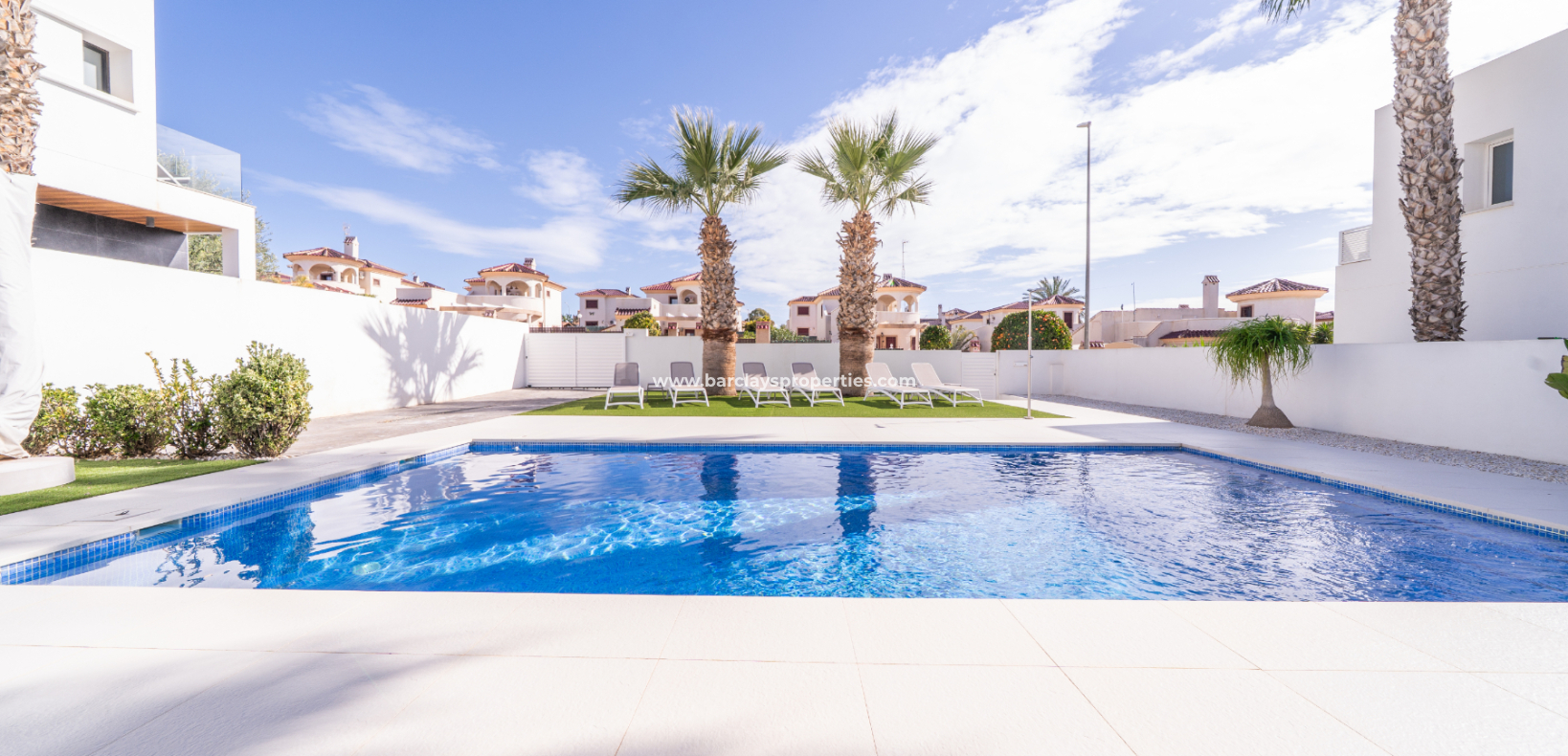 Resale - Freistendhe Villa - Urb. La Marina