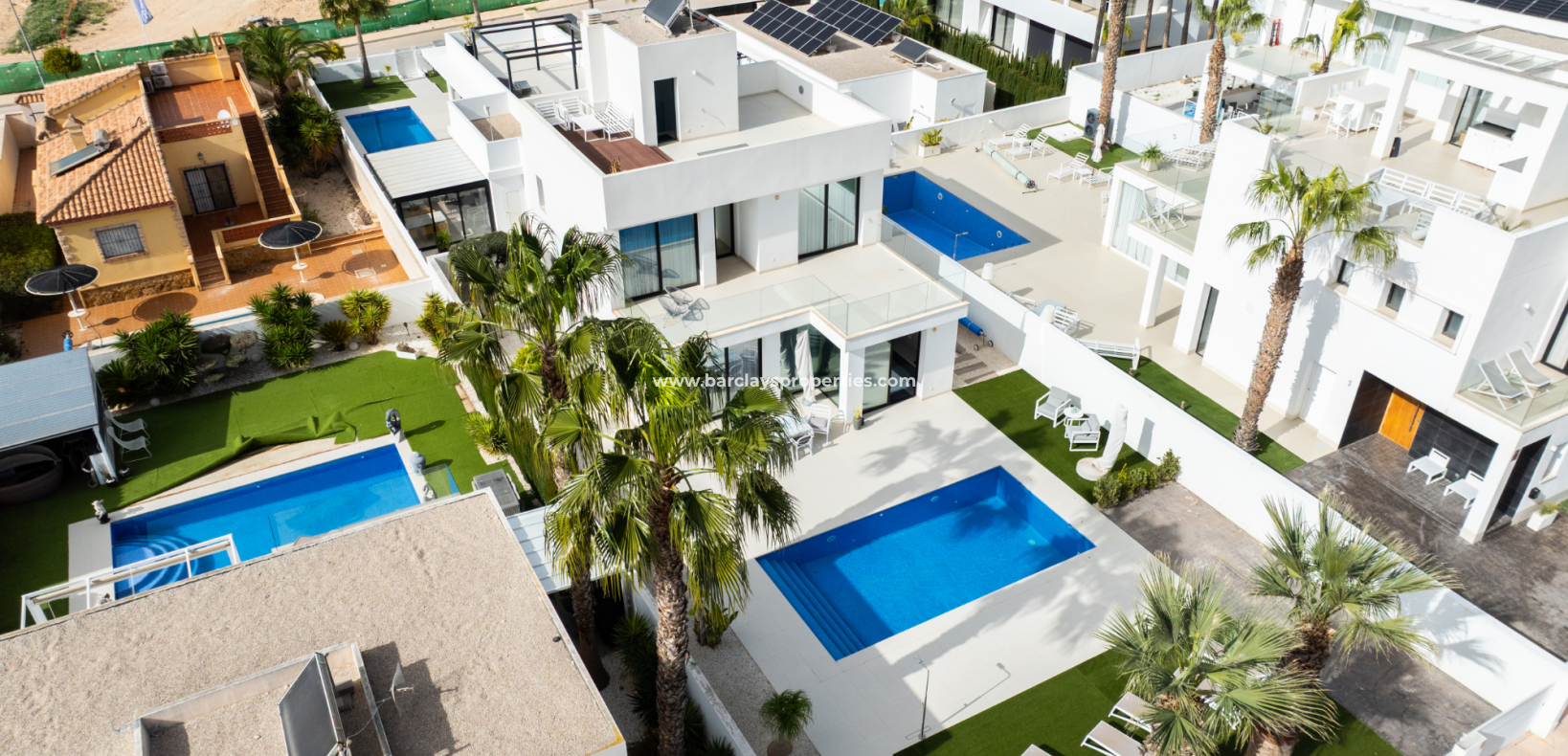 Resale - Freistendhe Villa - Urb. La Marina