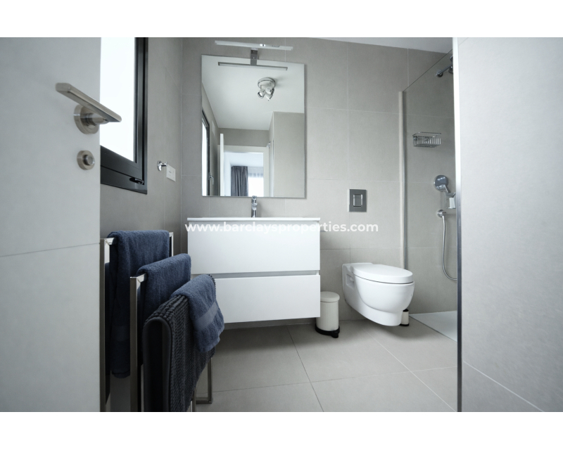 Resale - Freistendhe Villa - Urb. La Marina