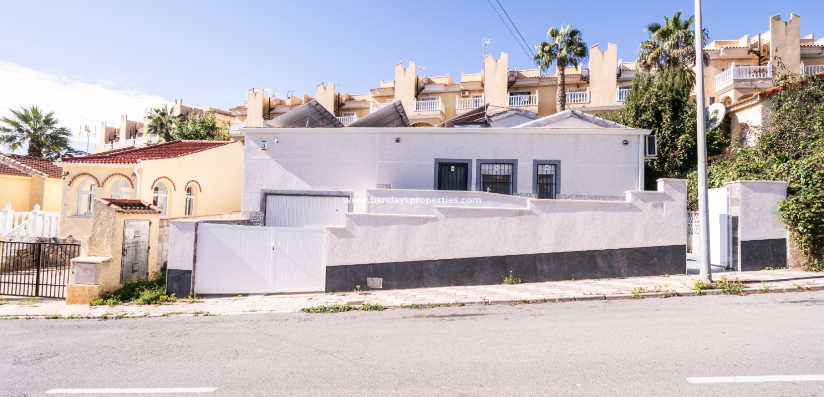 Resale - Freistendhe Villa - Urb. La Marina