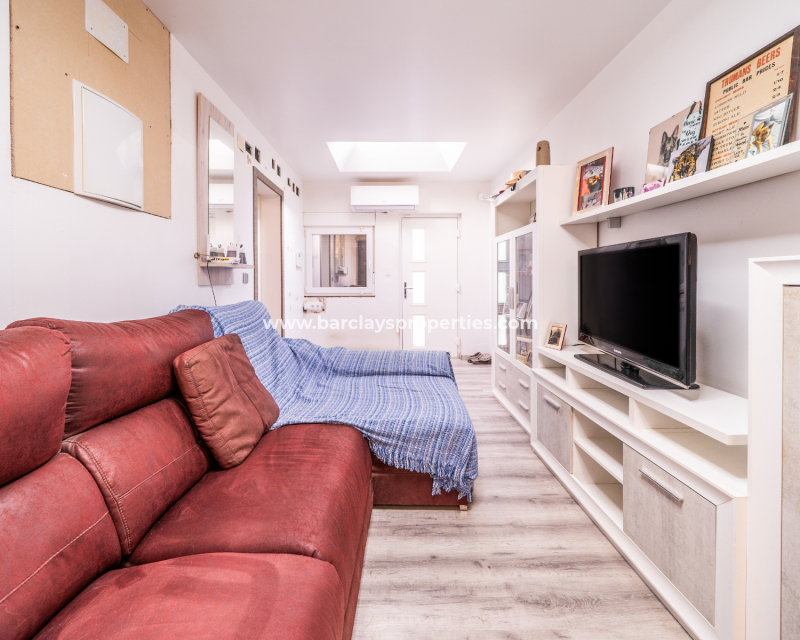 Resale - Freistendhe Villa - Urb. La Marina