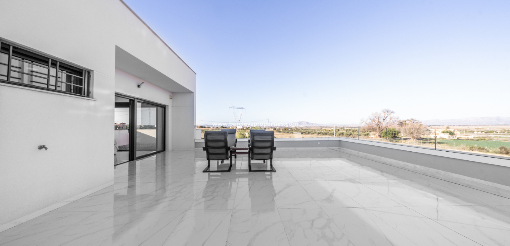 Resale - Freistendhe Villa - Urb. La Marina