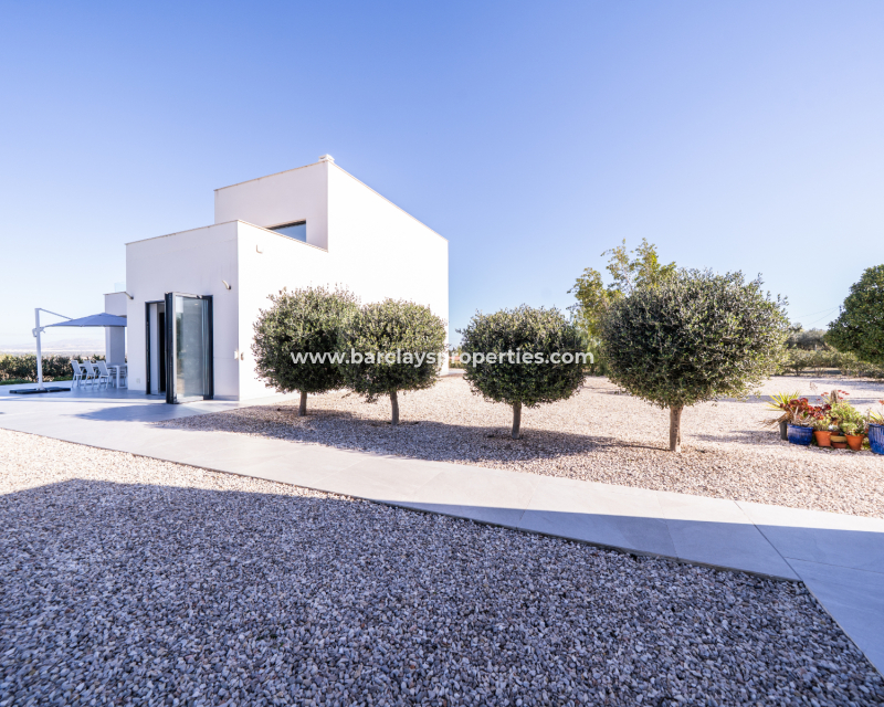 Resale - Freistendhe Villa - Urb. La Marina