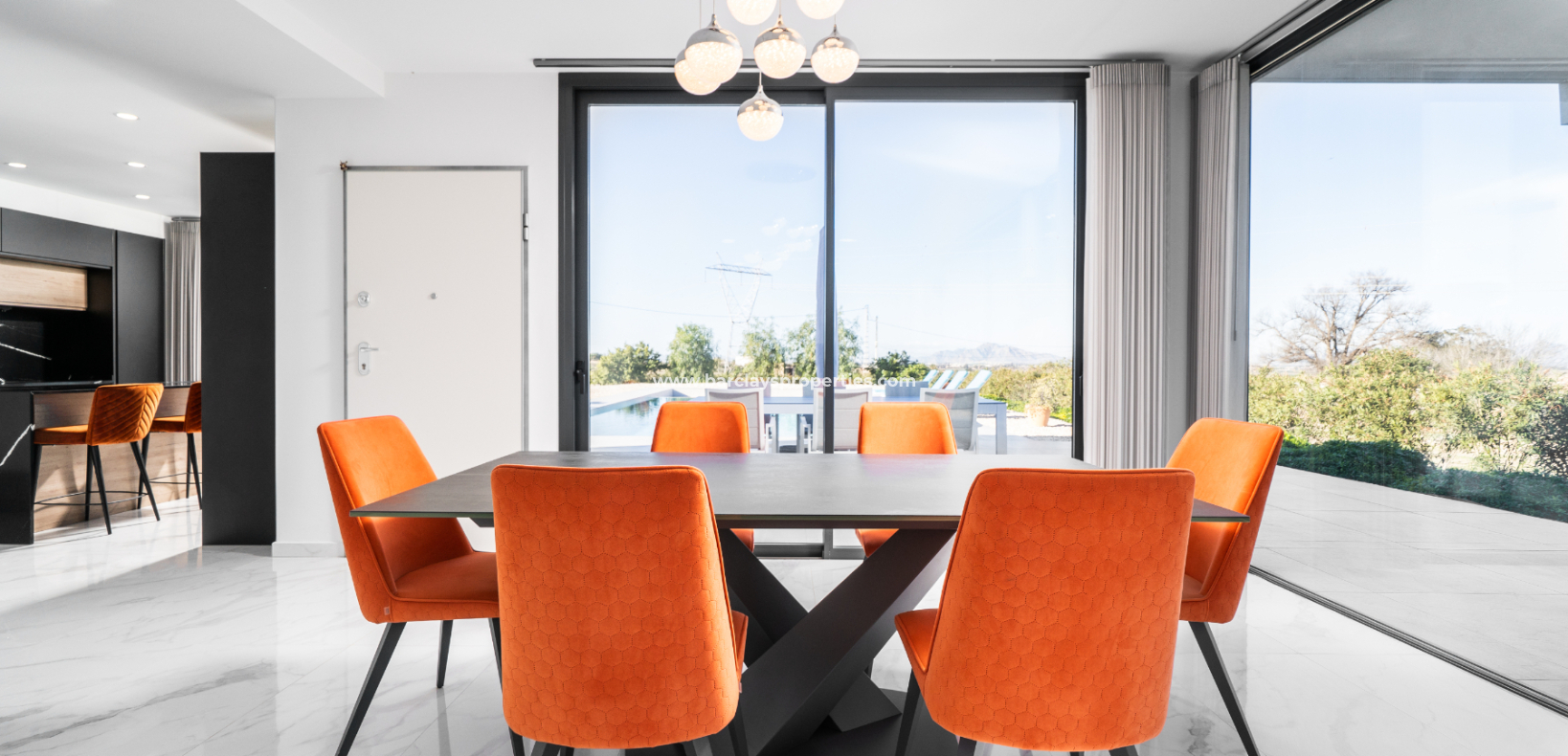 Resale - Freistendhe Villa - Urb. La Marina