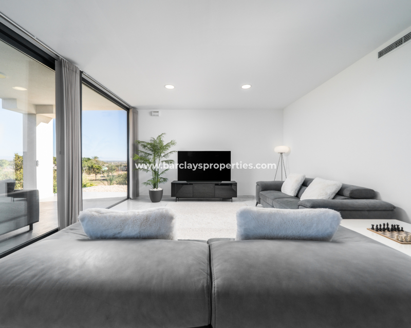 Resale - Freistendhe Villa - Urb. La Marina