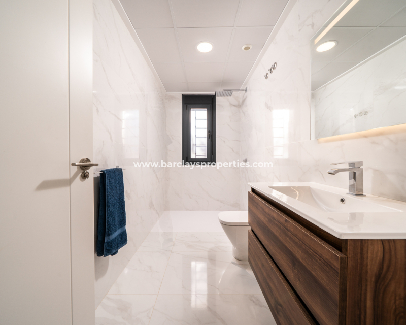 Resale - Freistendhe Villa - Urb. La Marina