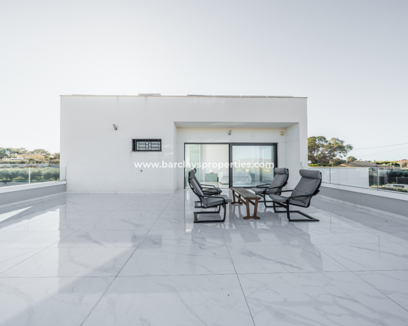 Resale - Freistendhe Villa - Urb. La Marina