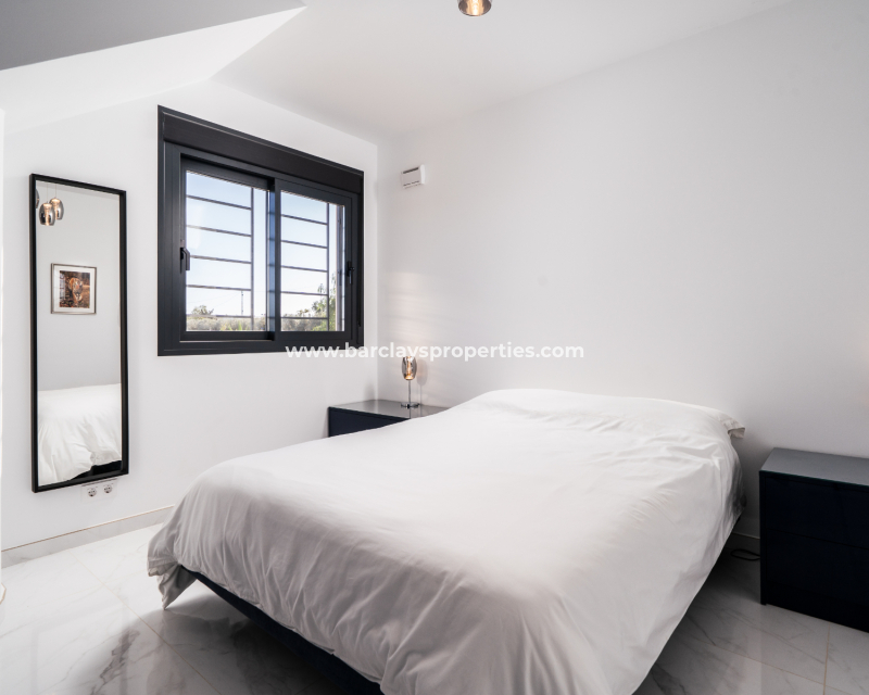 Resale - Freistendhe Villa - Urb. La Marina