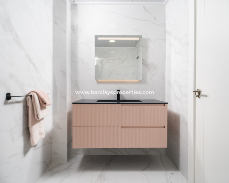 Resale - Freistendhe Villa - Urb. La Marina