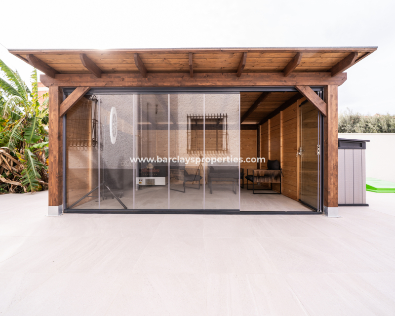 Resale - Freistendhe Villa - Urb. La Marina