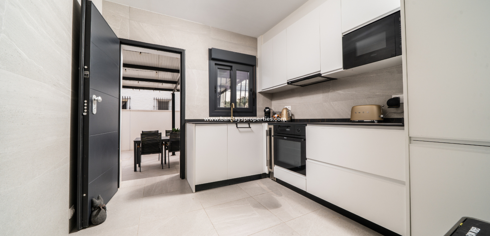 Resale - Freistendhe Villa - Urb. La Marina