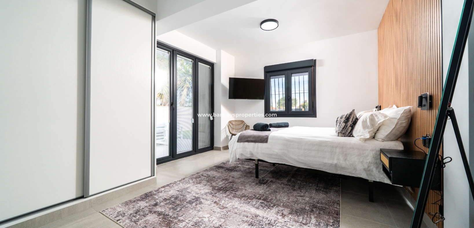 Resale - Freistendhe Villa - Urb. La Marina