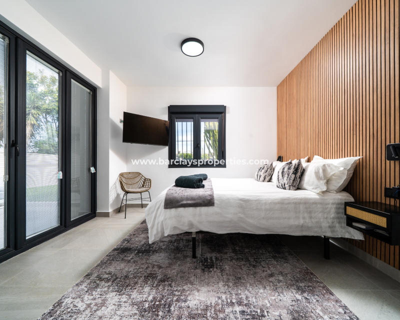 Resale - Freistendhe Villa - Urb. La Marina