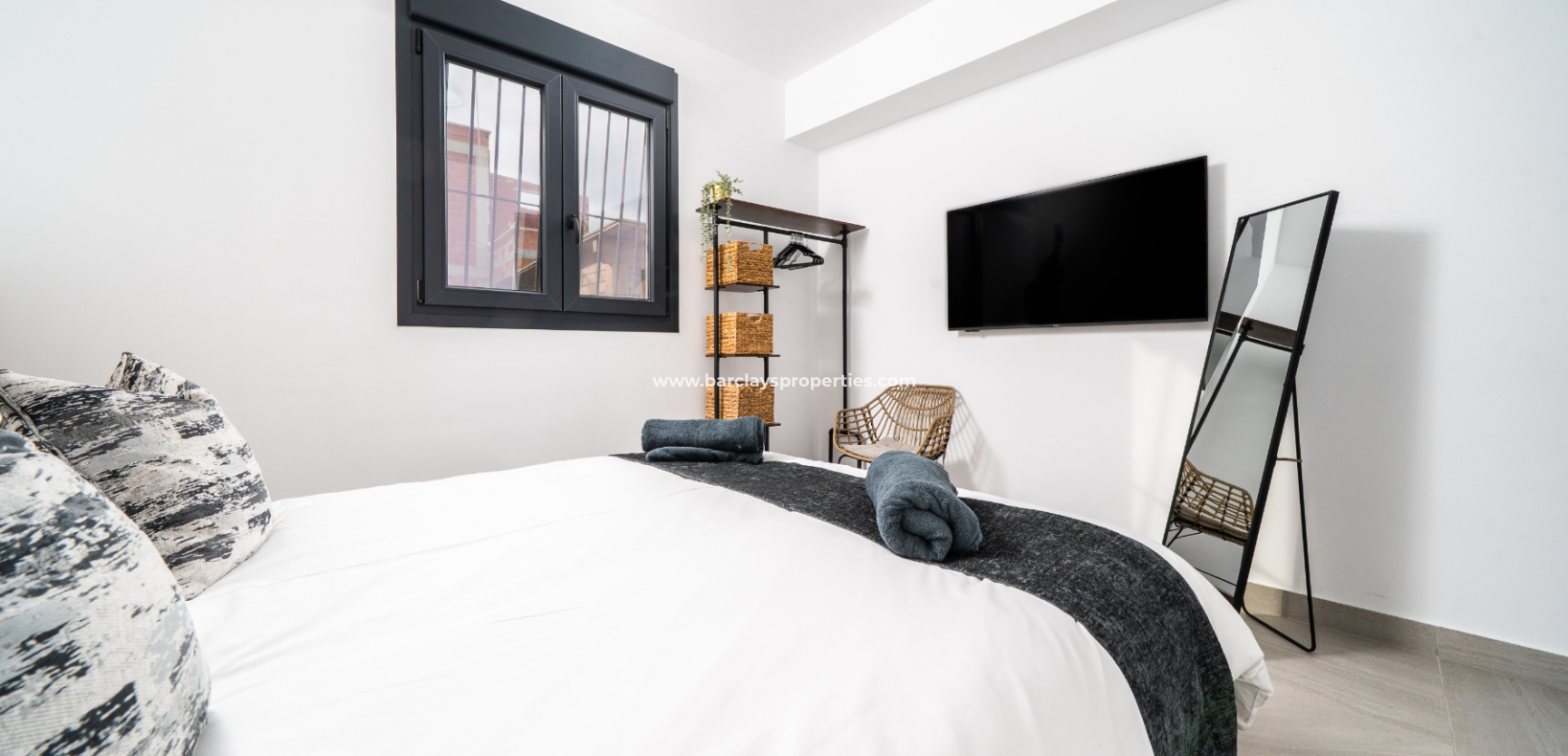 Resale - Freistendhe Villa - Urb. La Marina