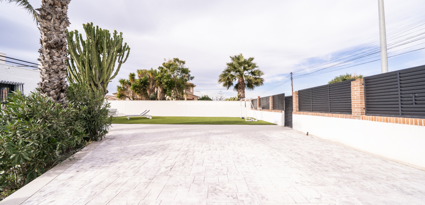 Resale - Freistendhe Villa - Urb. La Marina