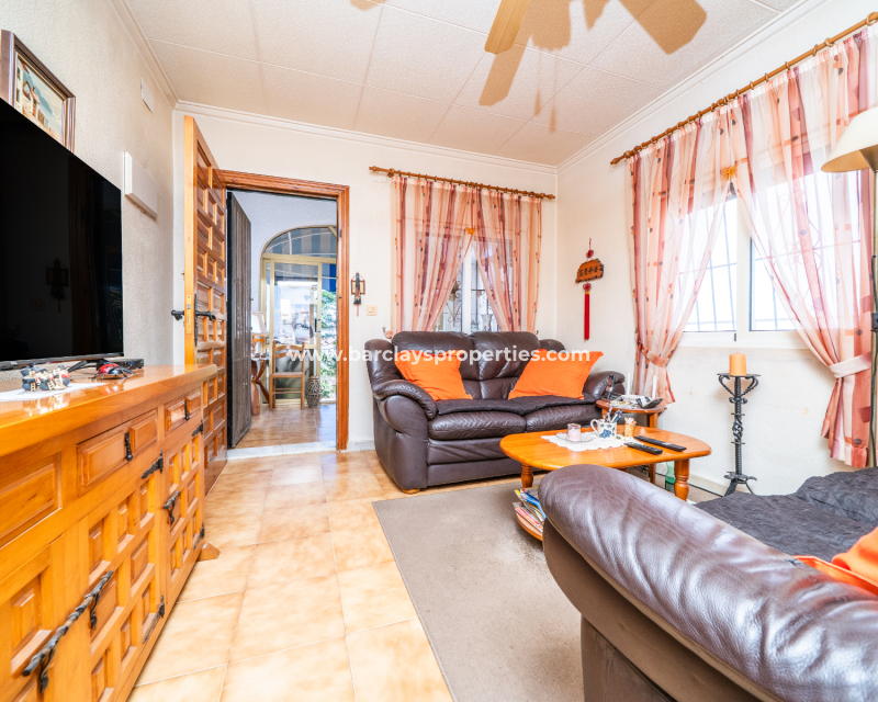 Resale - Freistendhe Villa - Urb. La Marina