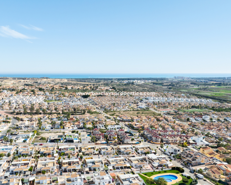 Resale - Freistendhe Villa - Urb. La Marina