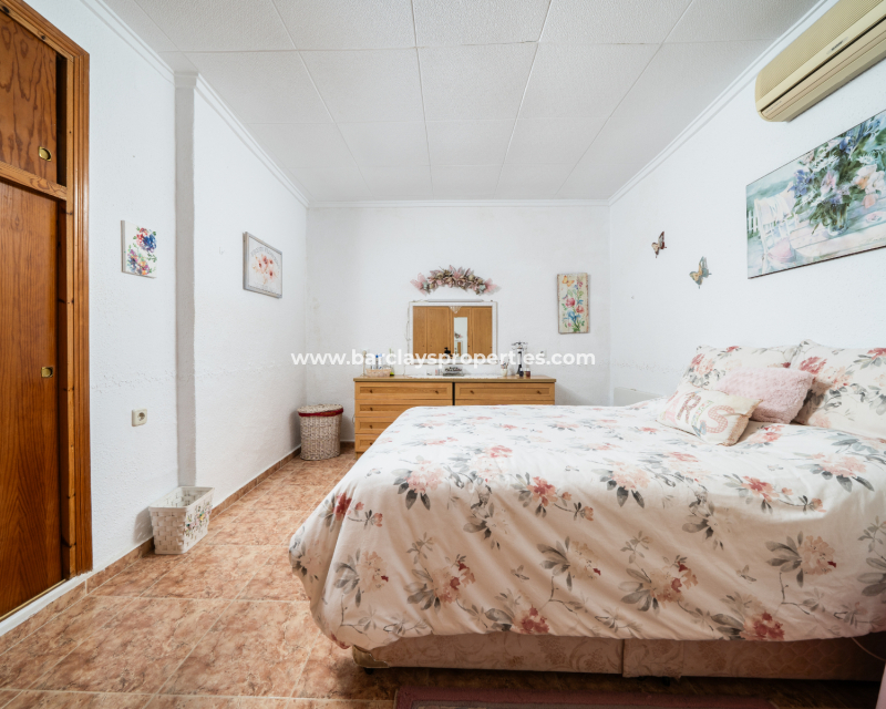 Resale - Freistendhe Villa - Urb. La Marina