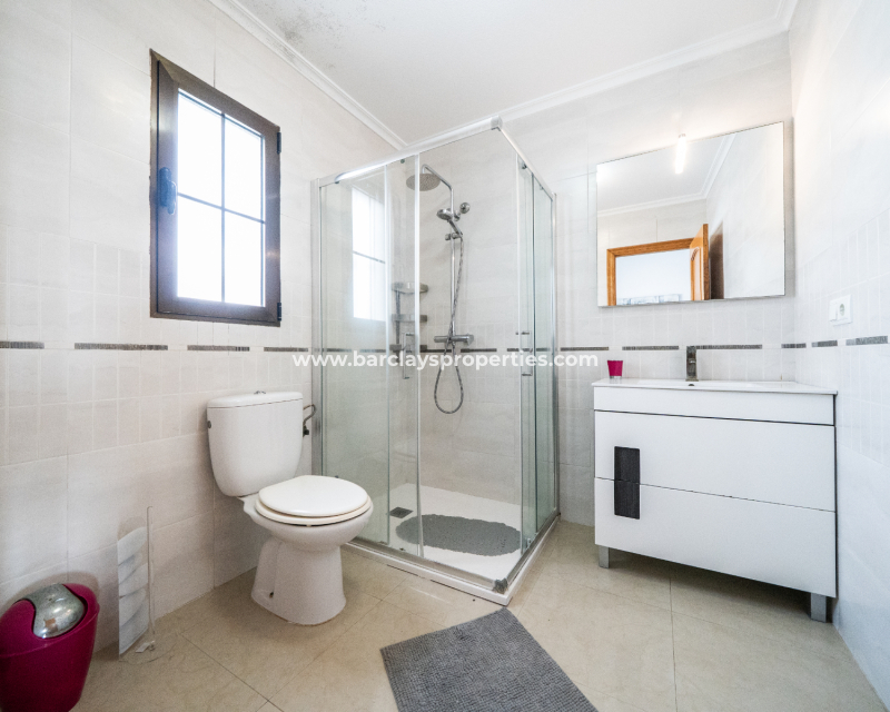 Resale - Freistendhe Villa - Urb. La Marina