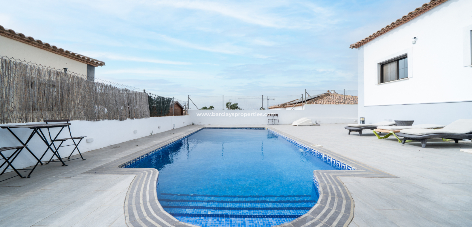 Resale - Freistendhe Villa - Urb. La Marina