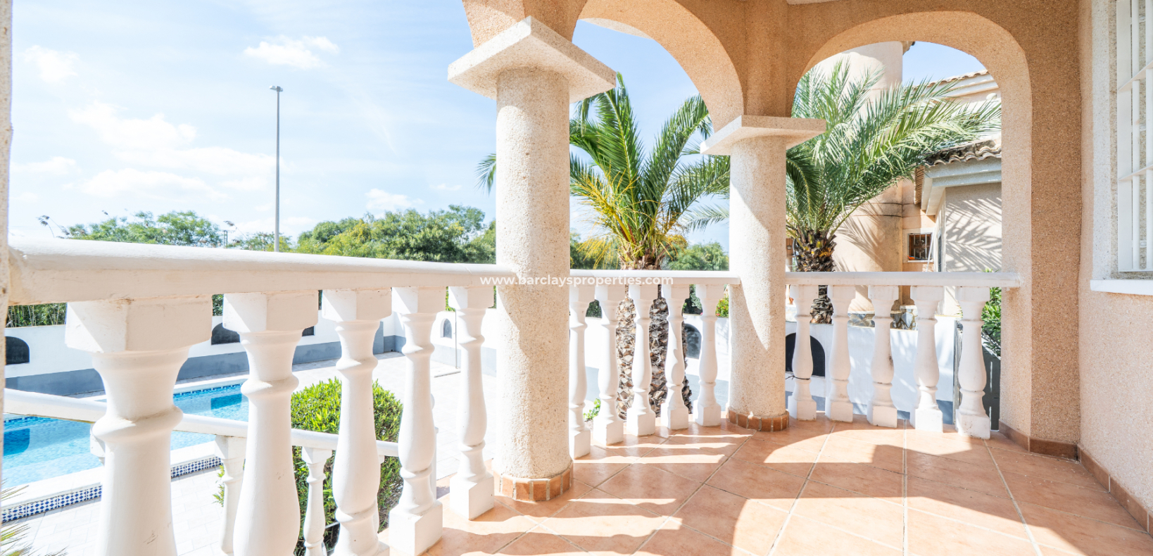 Resale - Freistendhe Villa - Urb. La Marina