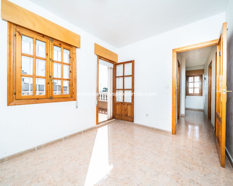 Resale - Freistendhe Villa - Urb. La Marina