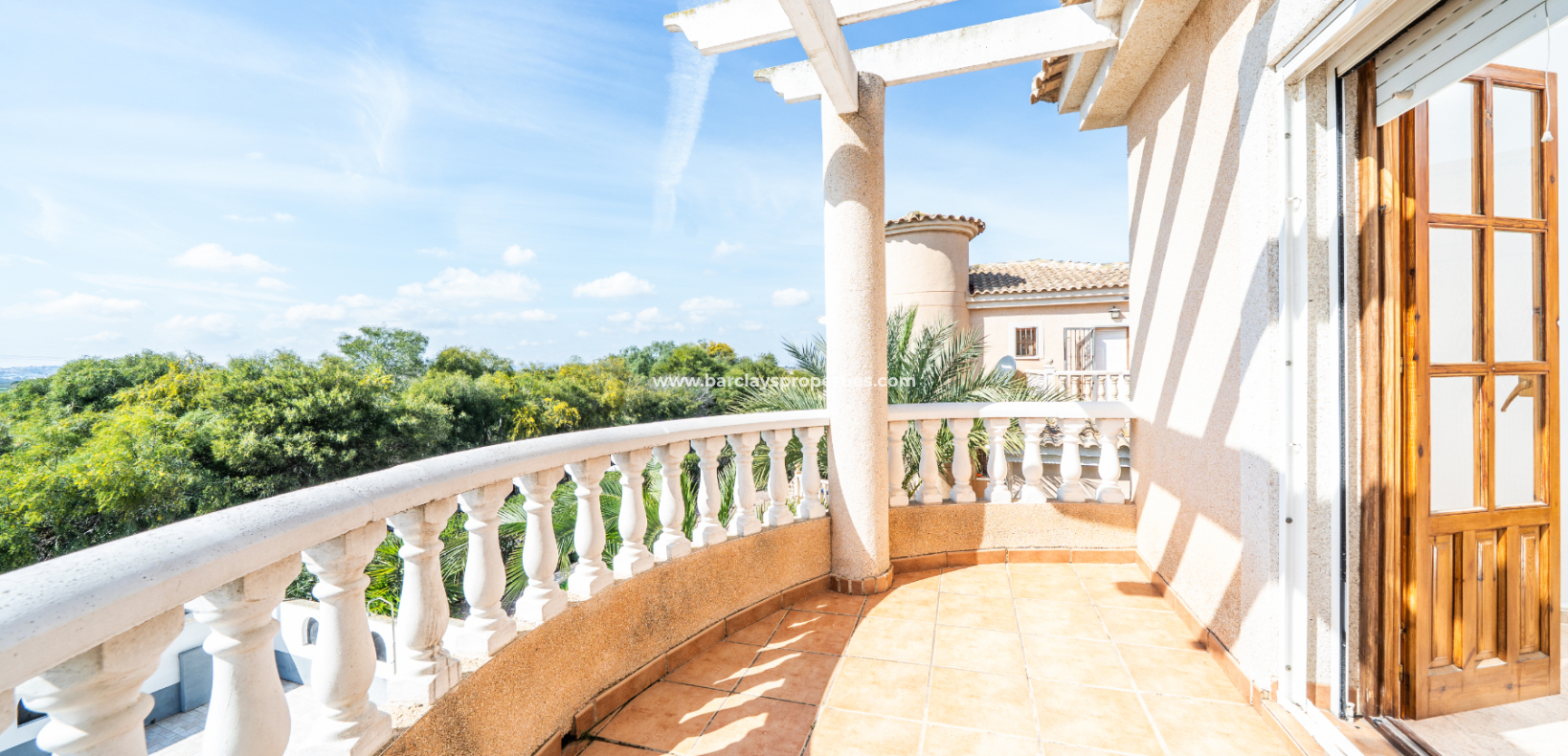 Resale - Freistendhe Villa - Urb. La Marina