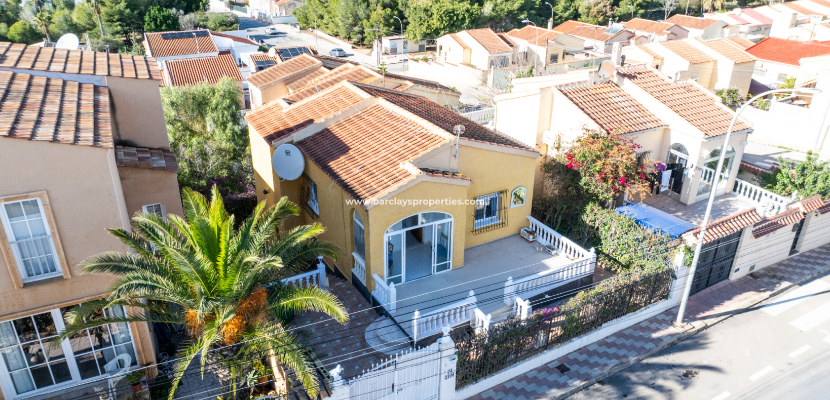 Resale - Freistendhe Villa - Urb. La Marina