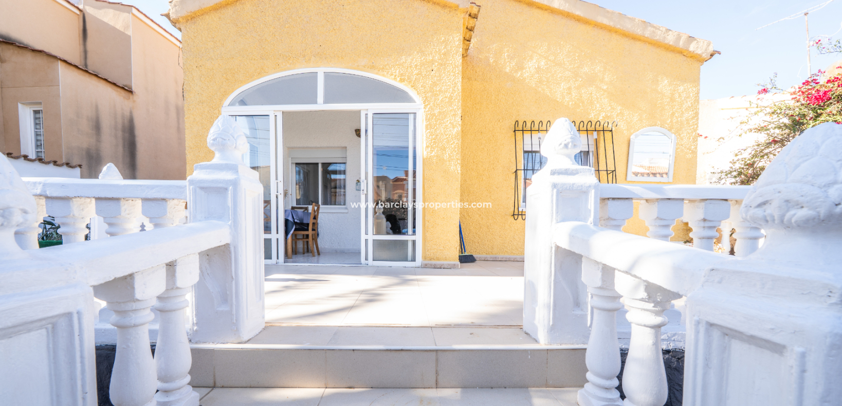 Resale - Freistendhe Villa - Urb. La Marina