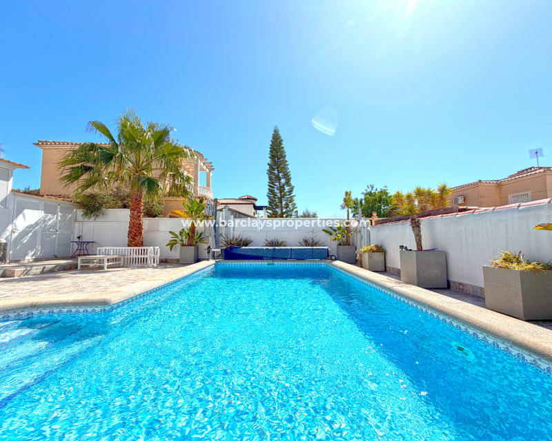 Resale - Freistendhe Villa - Urb. La Marina