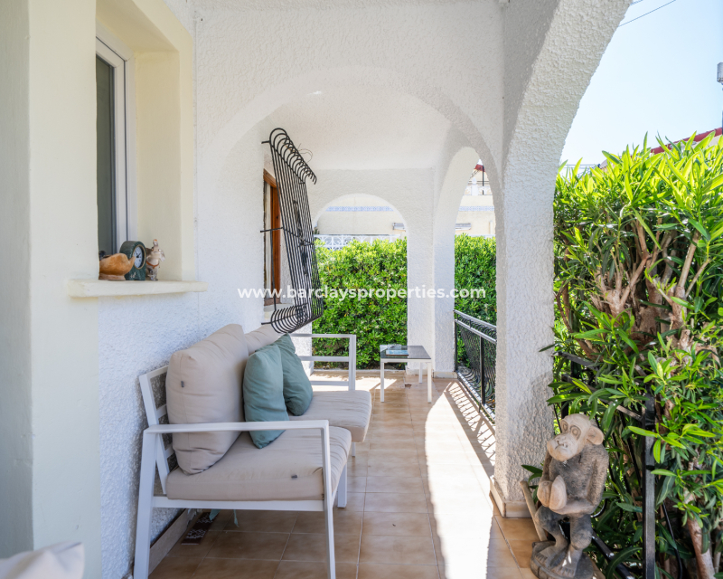 Resale - Freistendhe Villa - Urb. La Marina