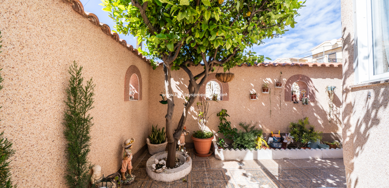 Resale - Freistendhe Villa - Urb. La Marina