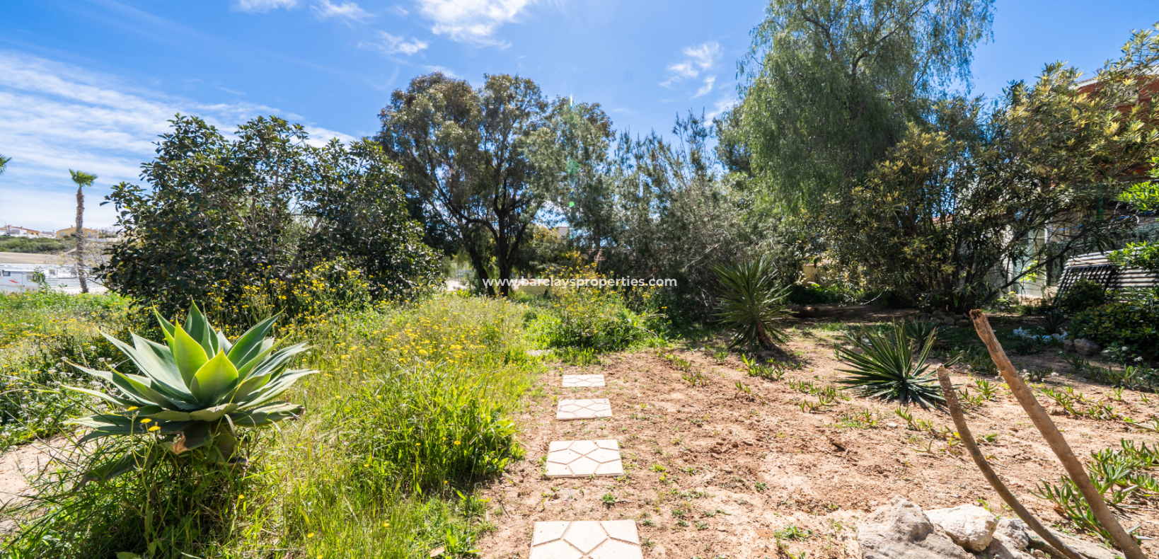 Resale - Freistendhe Villa - Urb. La Marina