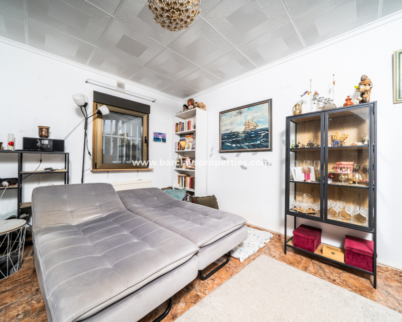 Resale - Freistendhe Villa - Urb. La Marina