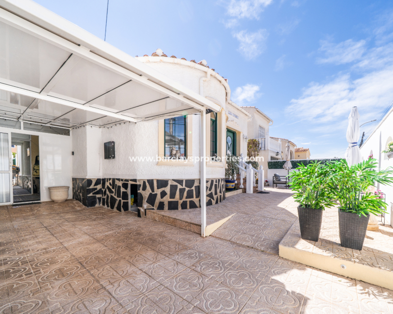 Resale - Freistendhe Villa - Urb. La Marina
