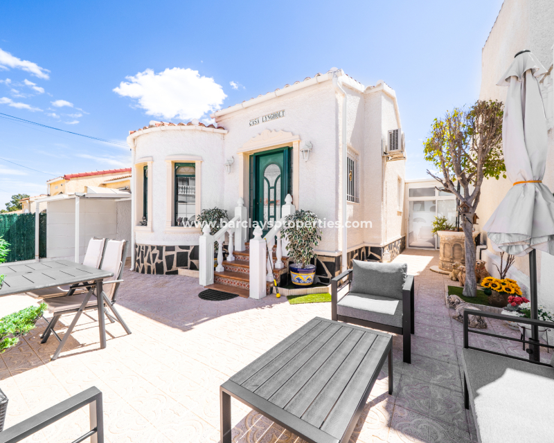 Resale - Freistendhe Villa - Urb. La Marina