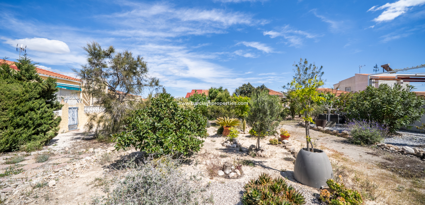 Resale - Freistendhe Villa - Urb. La Marina