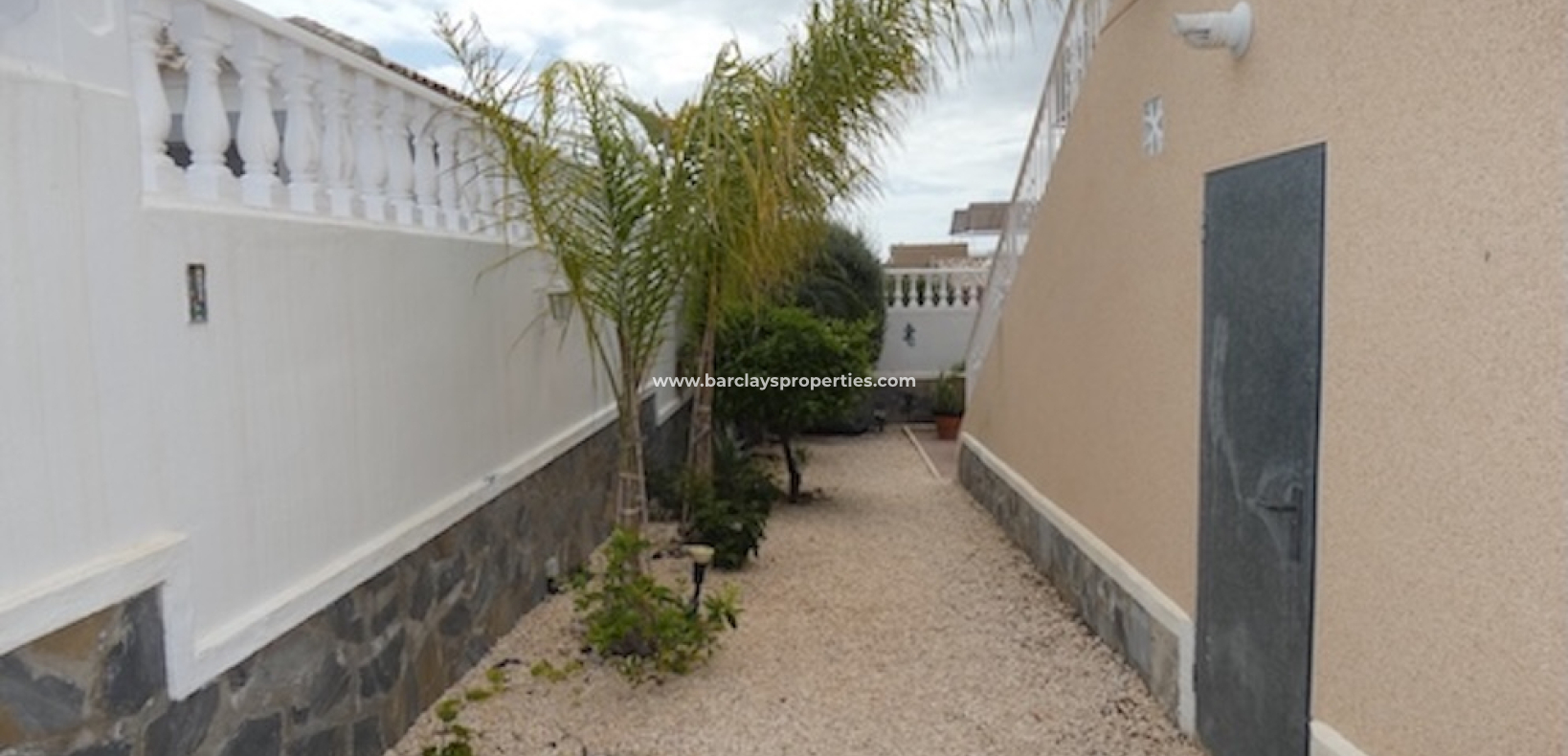 Resale - Freistendhe Villa - Urb. La Marina