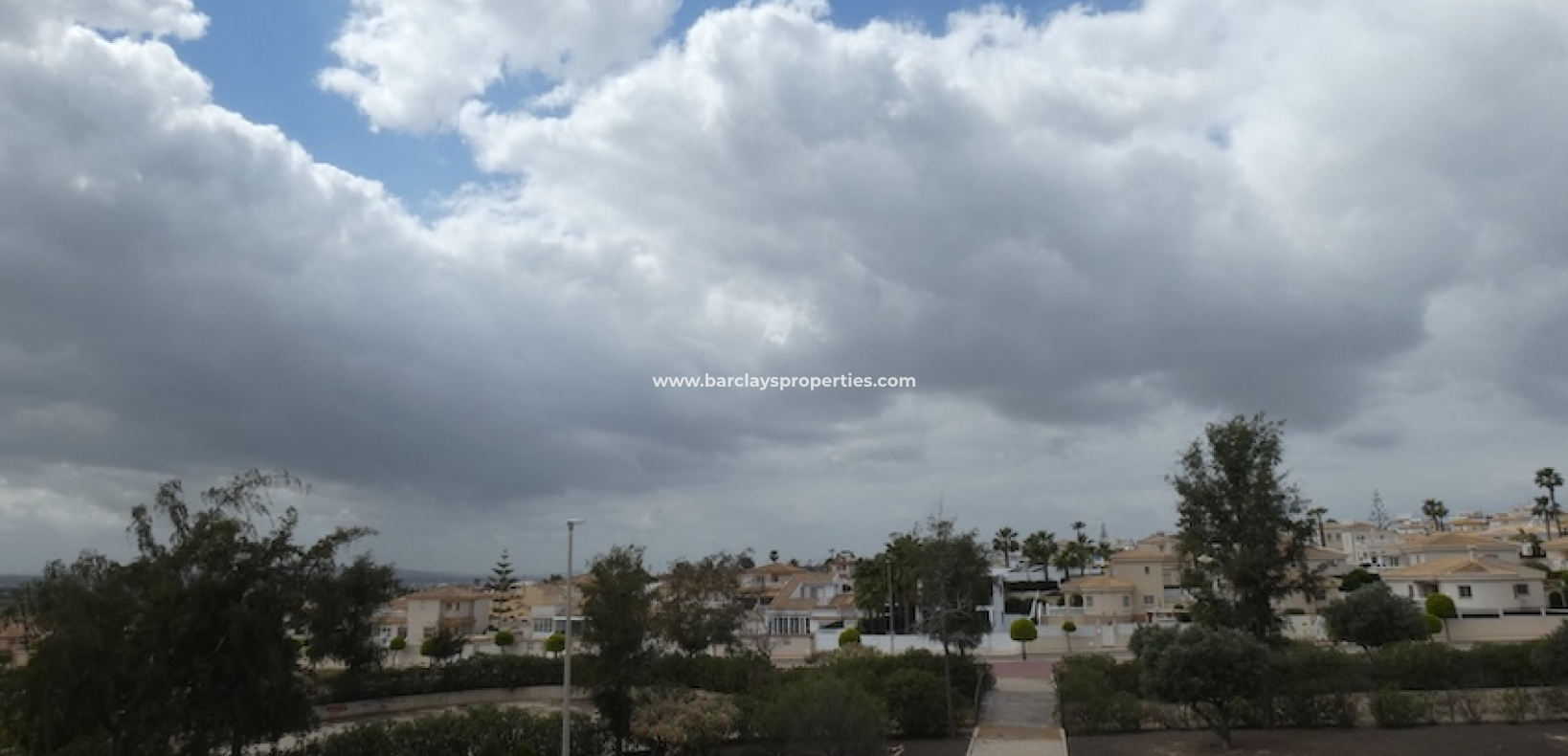 Resale - Freistendhe Villa - Urb. La Marina