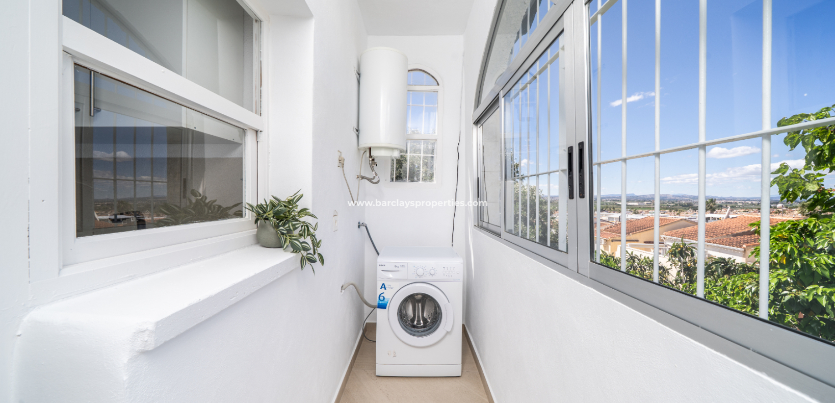 Resale - Freistendhe Villa - Urb. La Marina