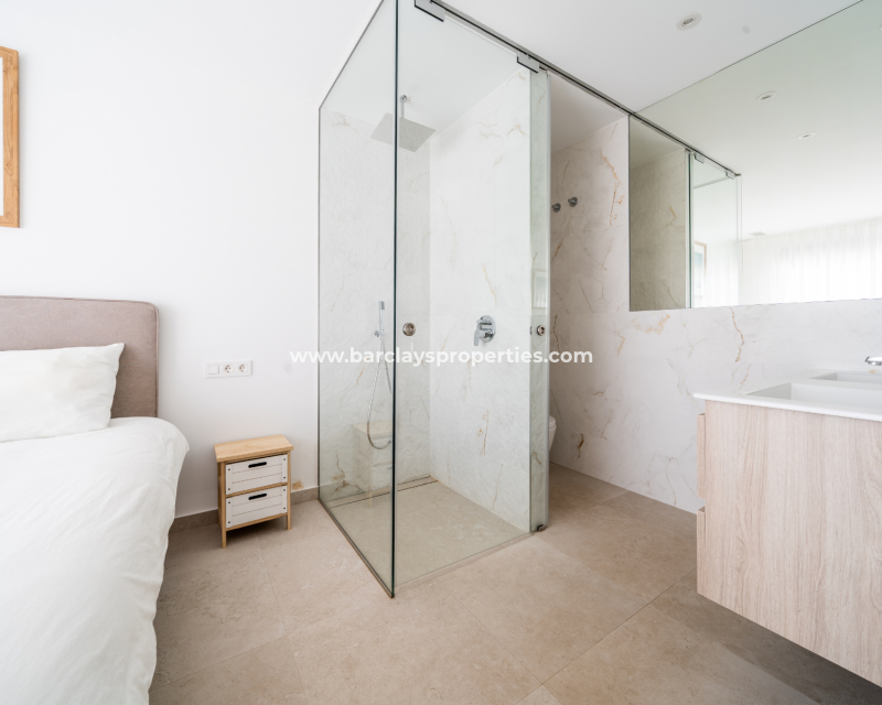 Resale - Freistendhe Villa - Urb. La Marina