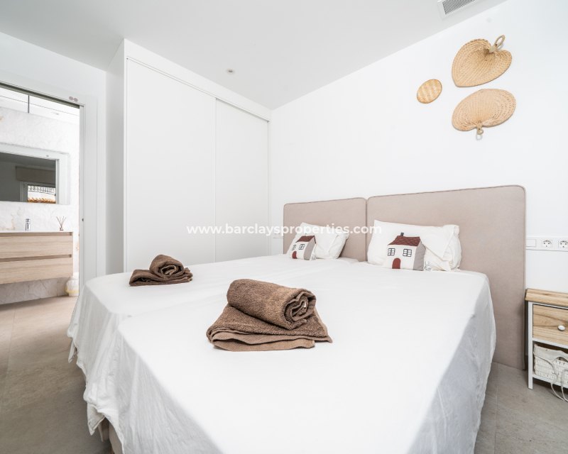 Resale - Freistendhe Villa - Urb. La Marina