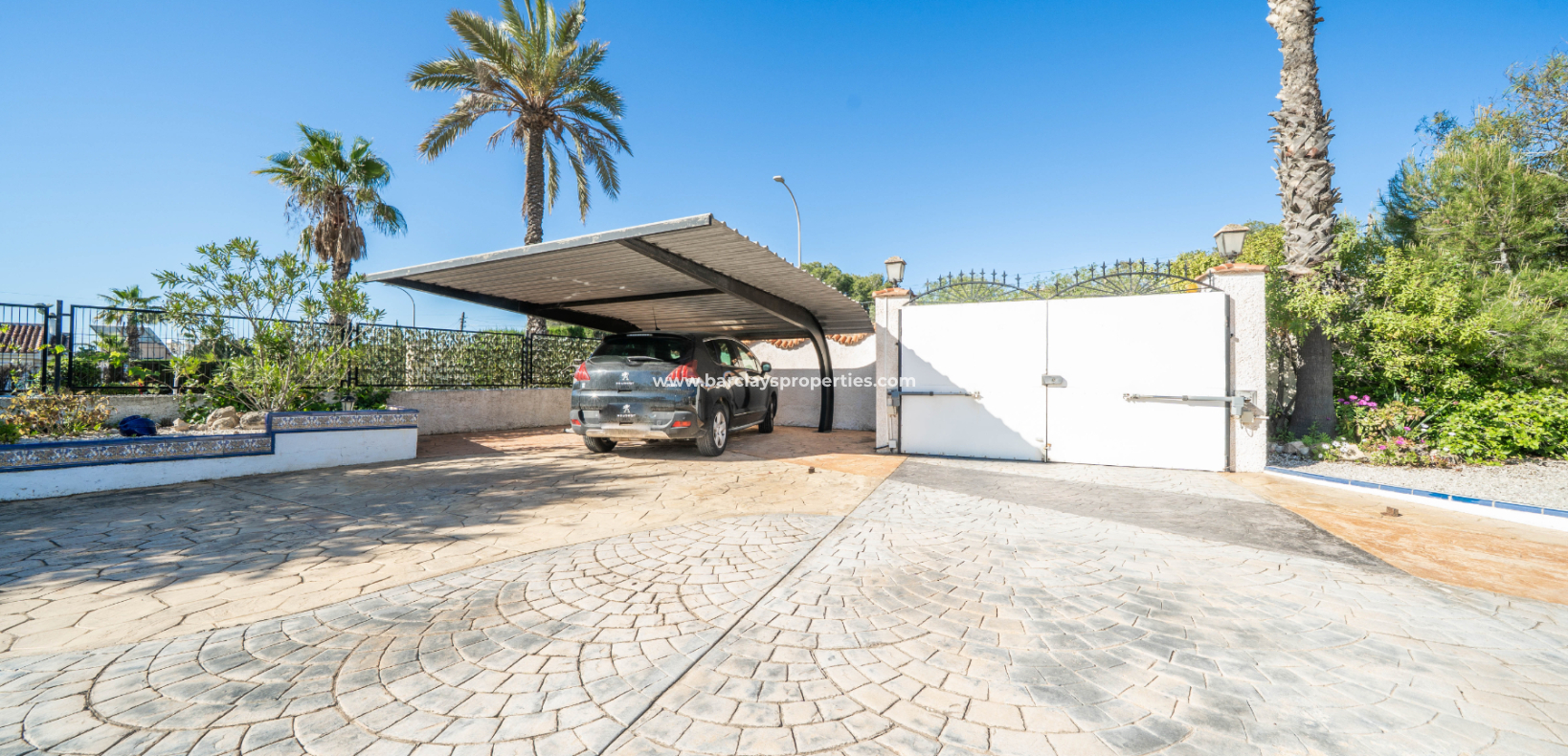 Resale - Freistendhe Villa - Urb. La Marina