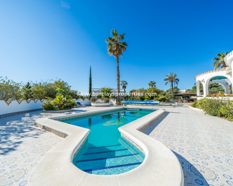 Resale - Freistendhe Villa - Urb. La Marina