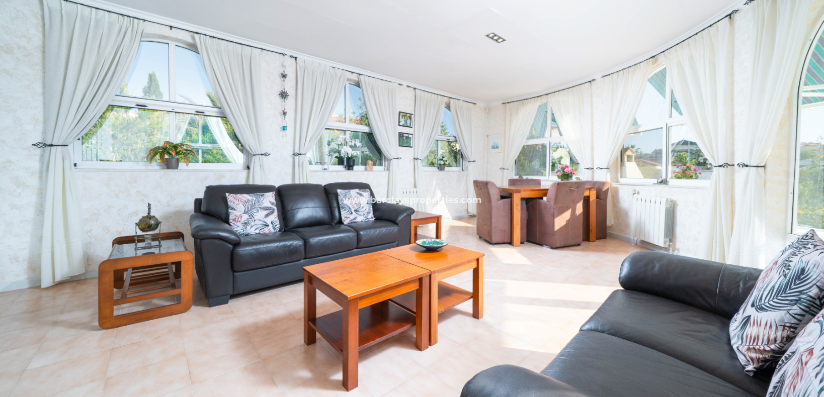 Resale - Freistendhe Villa - Urb. La Marina