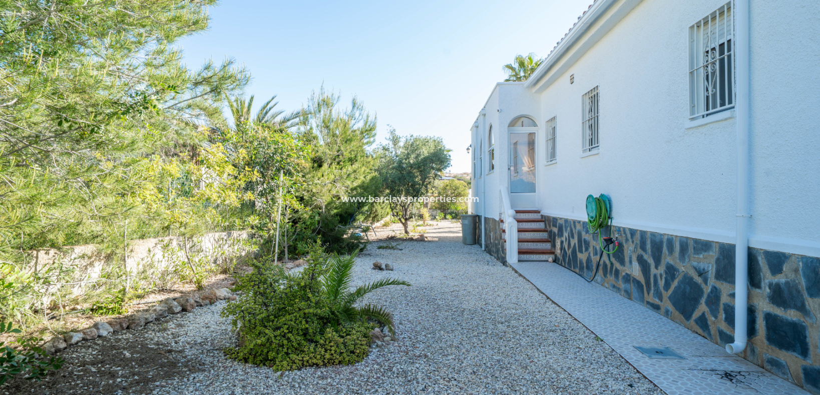 Resale - Freistendhe Villa - Urb. La Marina